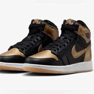 Air Jordan 1 Retro High OG "Black Metallic Gold"